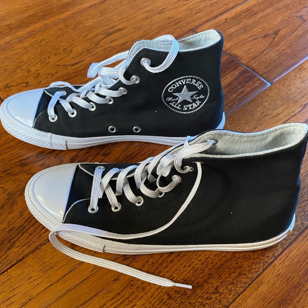Black high top converse chuck taylor
